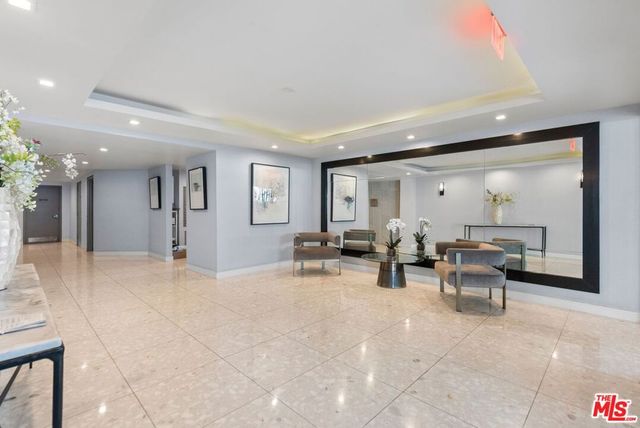 8530 Holloway Drive 309, West Hollywood, CA 90069