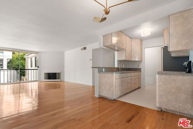 8530 Holloway Drive 309, West Hollywood, CA 90069