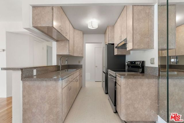 8530 Holloway Drive 309, West Hollywood, CA 90069