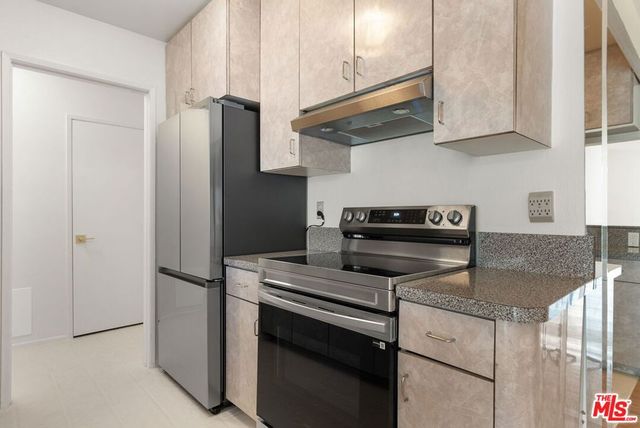8530 Holloway Drive 309, West Hollywood, CA 90069