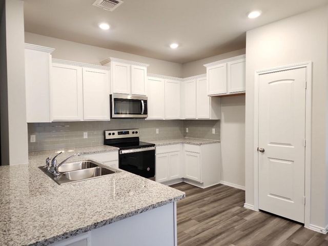 128 Onna ST, Taylor, TX 76574