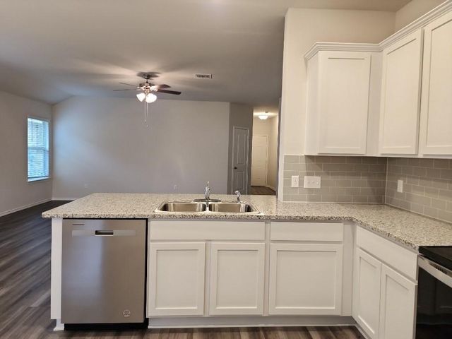 128 Onna ST, Taylor, TX 76574