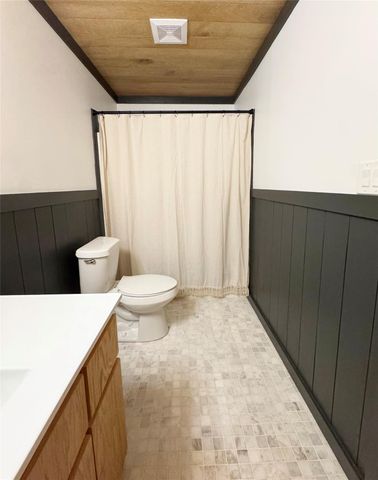 301 Lander LN, Dripping Springs, TX 78620