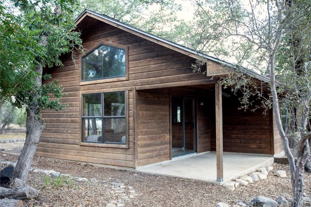 301 Lander LN, Dripping Springs, TX 78620