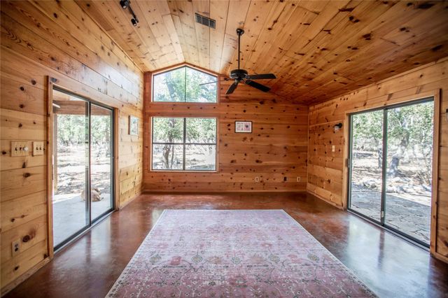 301 Lander LN, Dripping Springs, TX 78620