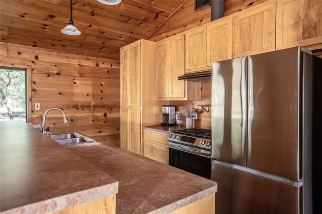 301 Lander LN, Dripping Springs, TX 78620