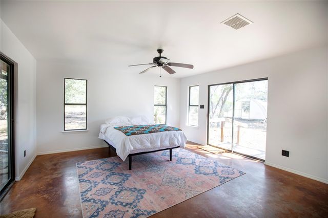 301 Lander LN, Dripping Springs, TX 78620