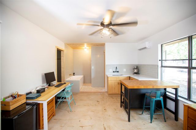 301 Lander LN, Dripping Springs, TX 78620