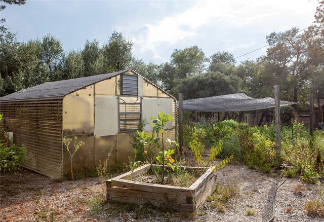 301 Lander LN, Dripping Springs, TX 78620