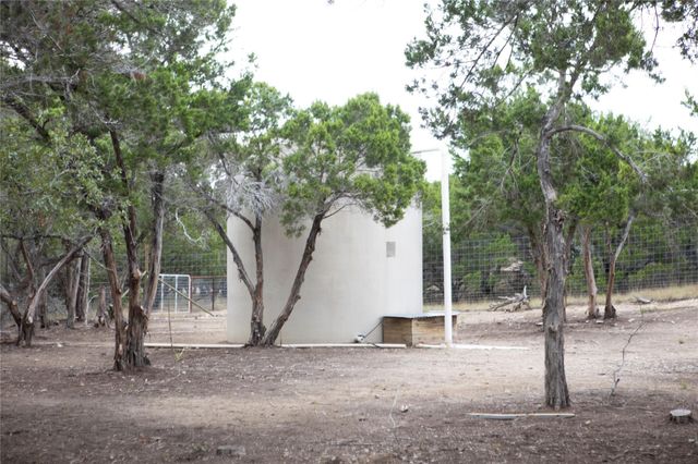 301 Lander LN, Dripping Springs, TX 78620