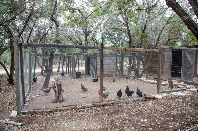 301 Lander LN, Dripping Springs, TX 78620