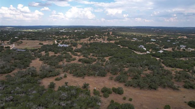301 Lander LN, Dripping Springs, TX 78620