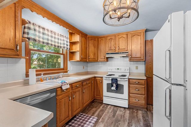 500 W SUNSET AVENUE, Appleton, WI 54911