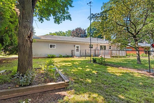 500 W SUNSET AVENUE, Appleton, WI 54911