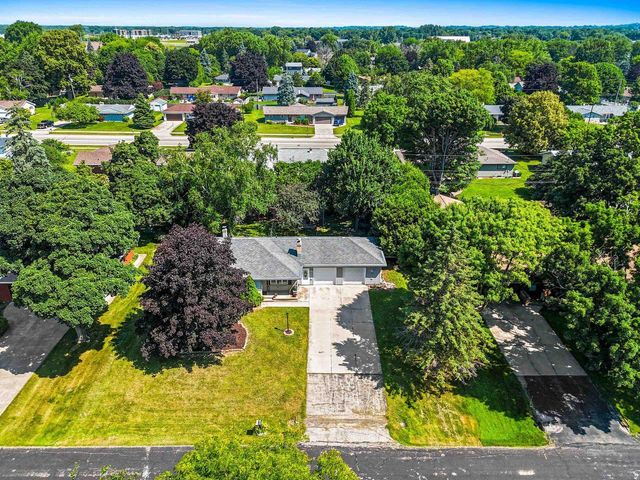 500 W SUNSET AVENUE, Appleton, WI 54911