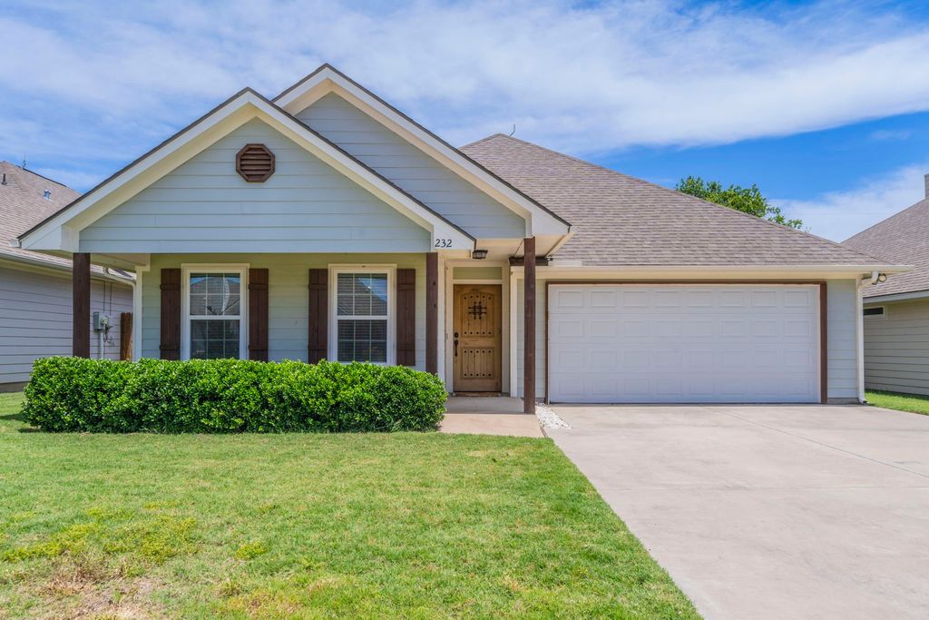 232 Lovers Path Drive, Springtown, TX 76082