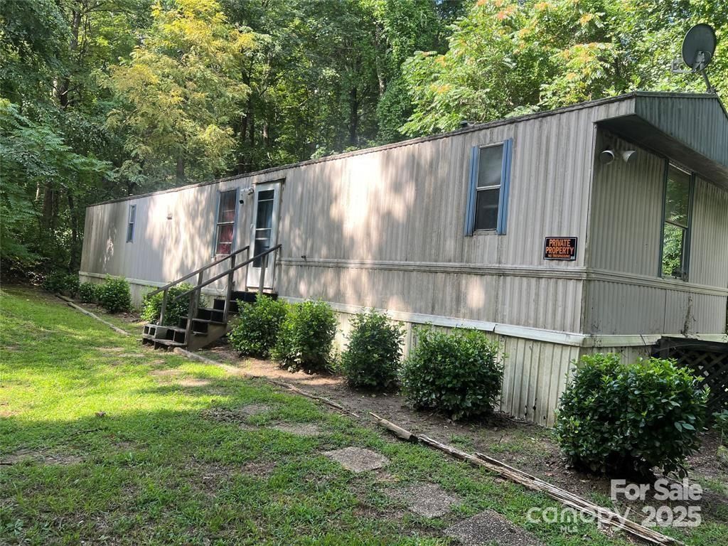 424 Sleepy Hollow Lane, Hendersonville, NC 28792