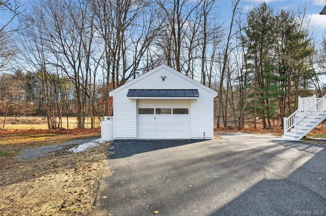 11 Appleblossom Lane, Hopewell Junction, NY 12533