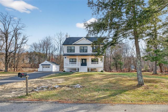 11 Appleblossom Lane, Hopewell Junction, NY 12533