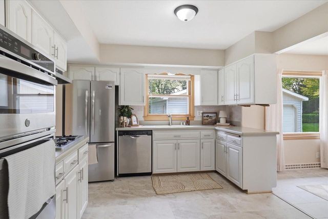 5400 Mansfield DRIVE, Greendale, WI 53129