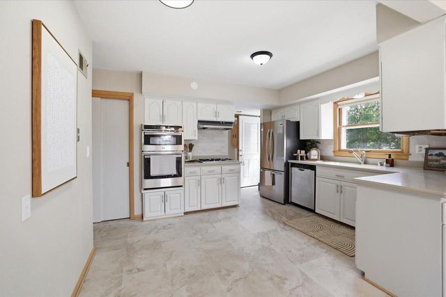 5400 Mansfield DRIVE, Greendale, WI 53129