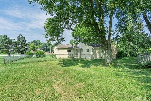 61960 Schoenherr Road, Washington, MI 48094
