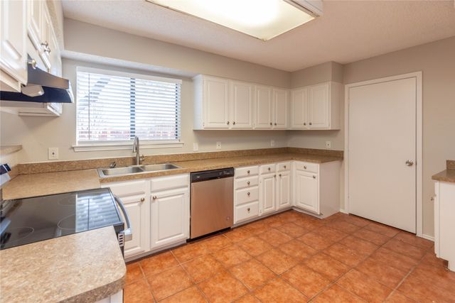 5315 Faireast Court, Arlington, TX 76018