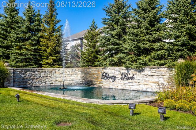 27844 Hopkins Drive, Novi, MI 48377