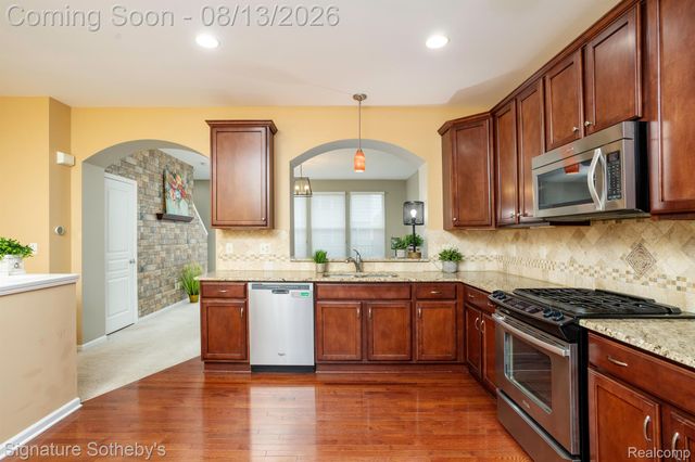 27844 Hopkins Drive, Novi, MI 48377