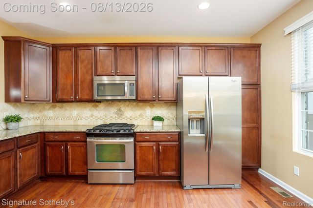 27844 Hopkins Drive, Novi, MI 48377