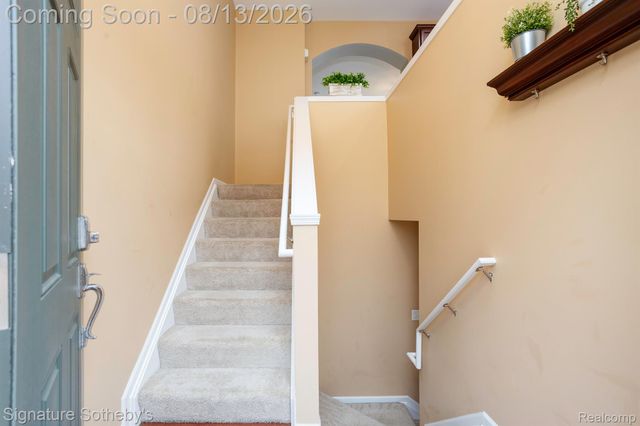 27844 Hopkins Drive, Novi, MI 48377