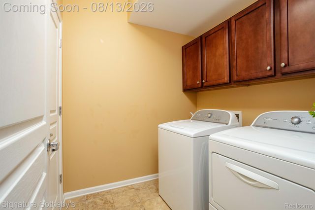 27844 Hopkins Drive, Novi, MI 48377