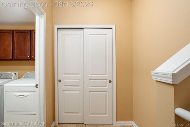 27844 Hopkins Drive, Novi, MI 48377