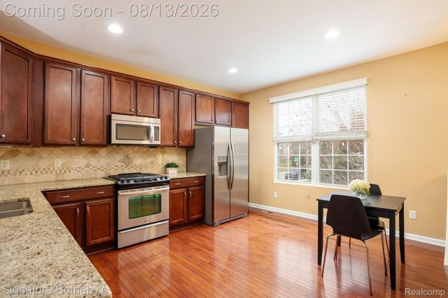27844 Hopkins Drive, Novi, MI 48377