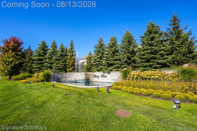 27844 Hopkins Drive, Novi, MI 48377