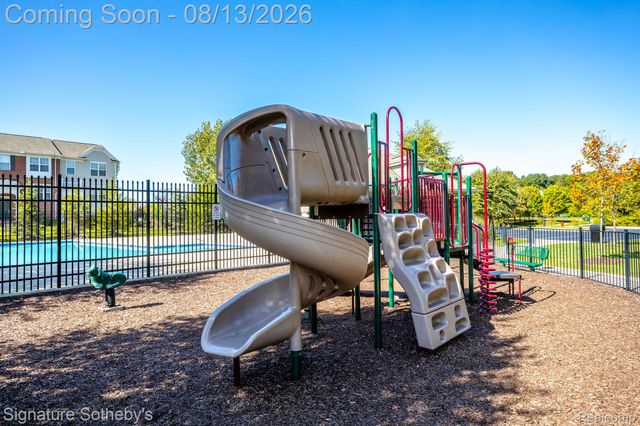 27844 Hopkins Drive, Novi, MI 48377