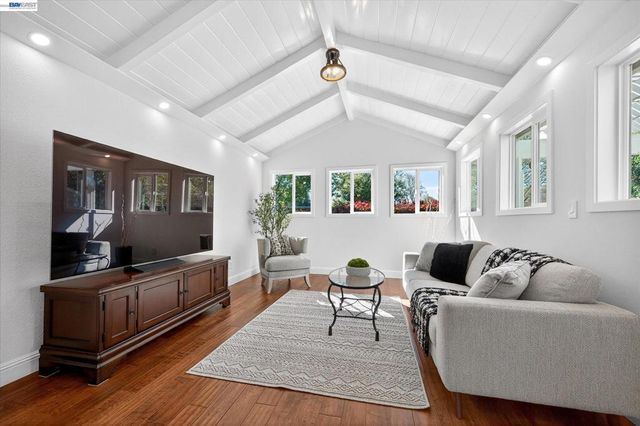 7326 Hillsdale Dr, Pleasanton, CA 94588