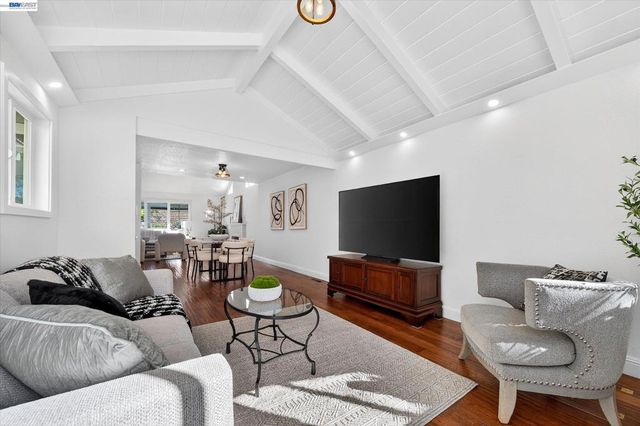 7326 Hillsdale Dr, Pleasanton, CA 94588