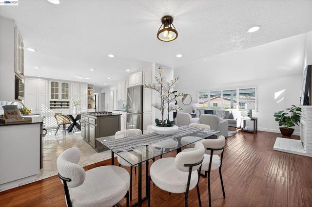 7326 Hillsdale Dr, Pleasanton, CA 94588