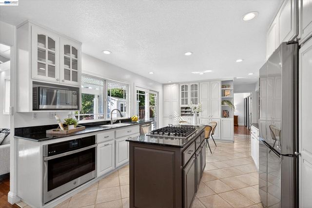 7326 Hillsdale Dr, Pleasanton, CA 94588