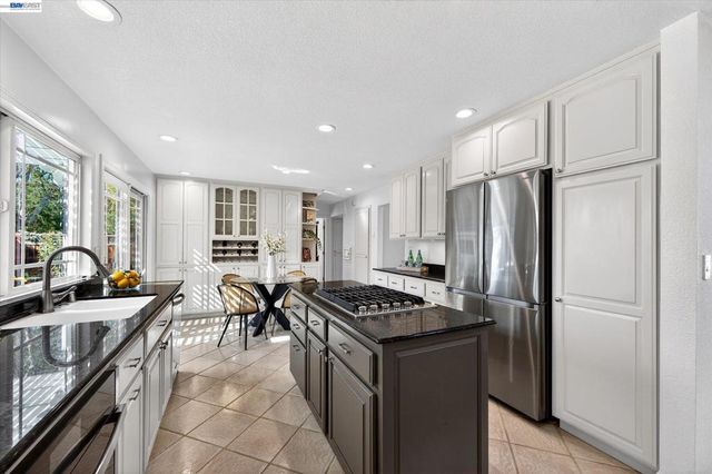 7326 Hillsdale Dr, Pleasanton, CA 94588