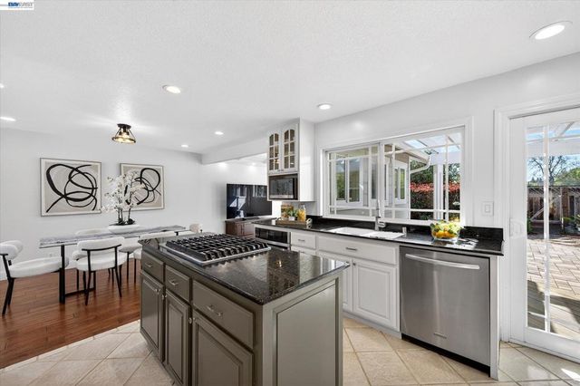 7326 Hillsdale Dr, Pleasanton, CA 94588