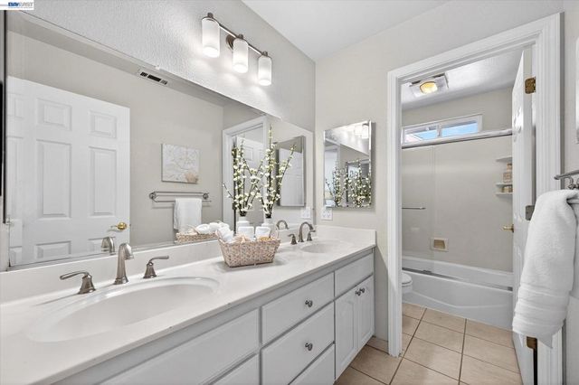 7326 Hillsdale Dr, Pleasanton, CA 94588