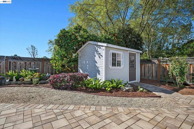 7326 Hillsdale Dr, Pleasanton, CA 94588