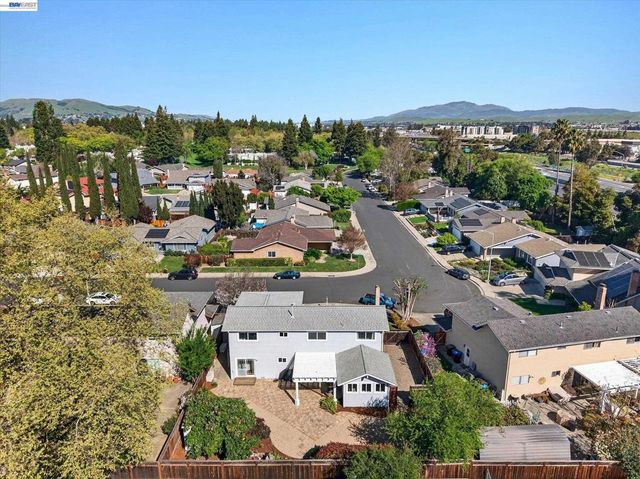 7326 Hillsdale Dr, Pleasanton, CA 94588