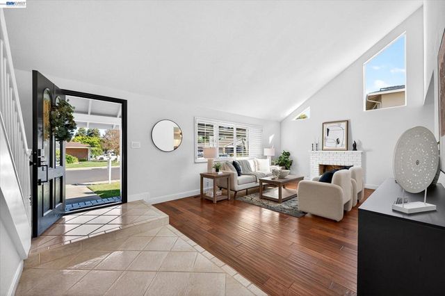 7326 Hillsdale Dr, Pleasanton, CA 94588