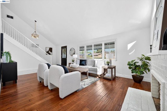 7326 Hillsdale Dr, Pleasanton, CA 94588