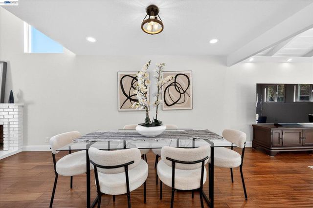 7326 Hillsdale Dr, Pleasanton, CA 94588