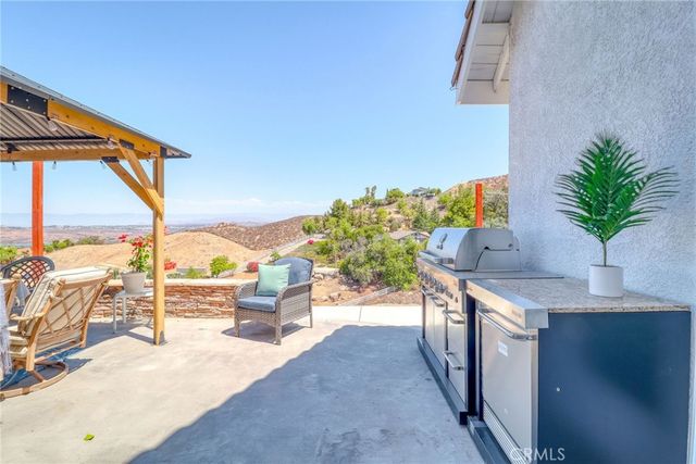 20948 Onaknoll Drive, Lake Mathews, CA 92570
