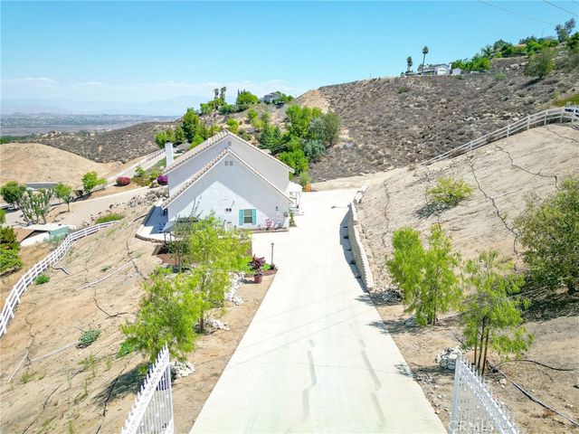 20948 Onaknoll Drive, Lake Mathews, CA 92570